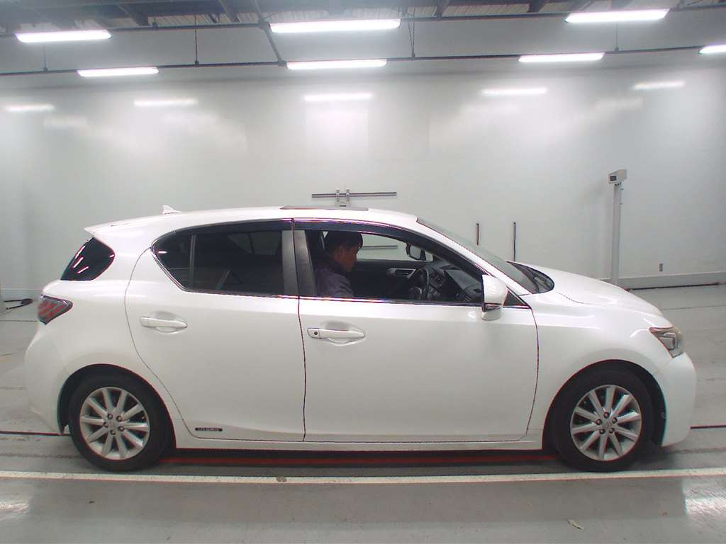 2011 Lexus CT ZWA10[2]