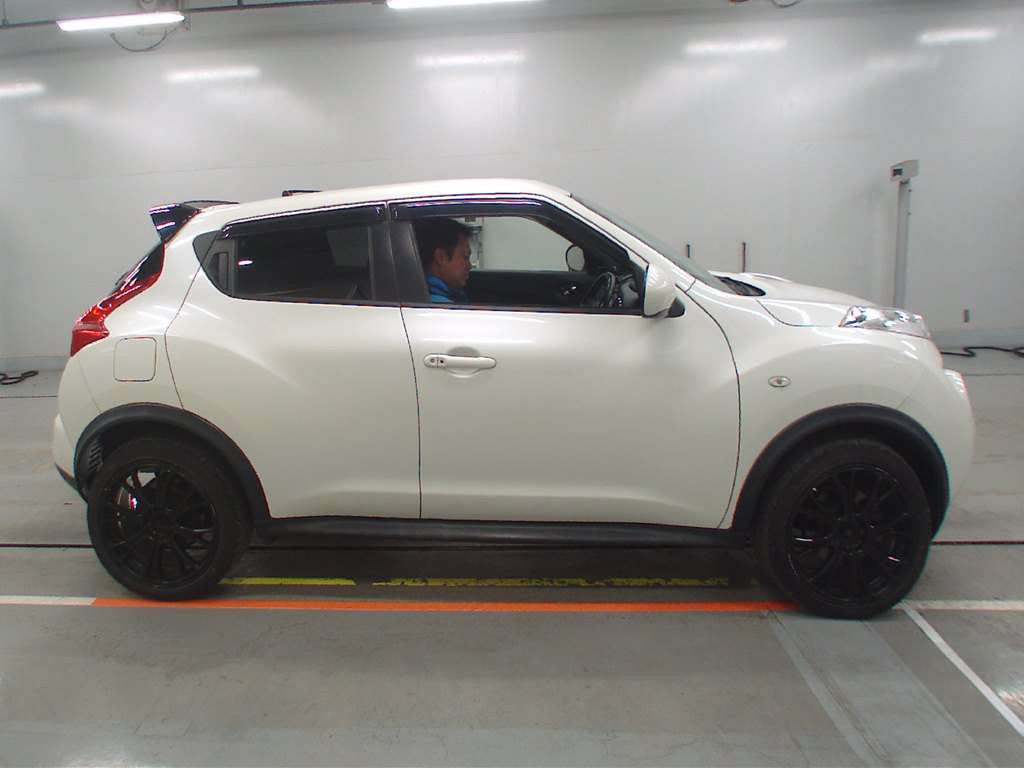 2011 Nissan JUKE F15[2]