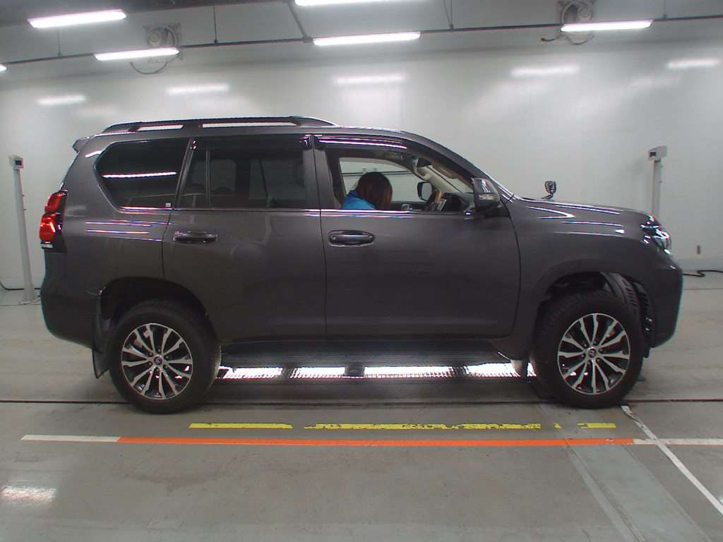 2020 Toyota Land Cruiser Prado GDJ150W[2]