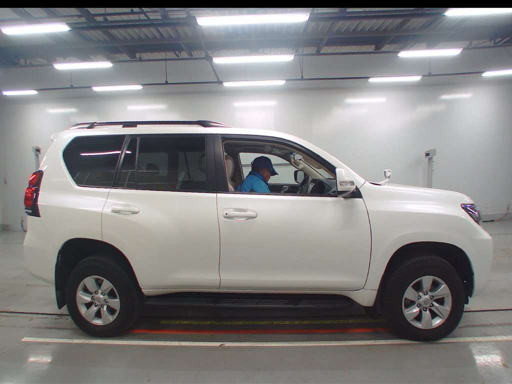 2021 Toyota Land Cruiser Prado TRJ150W[2]