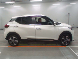 2021 Nissan KIX