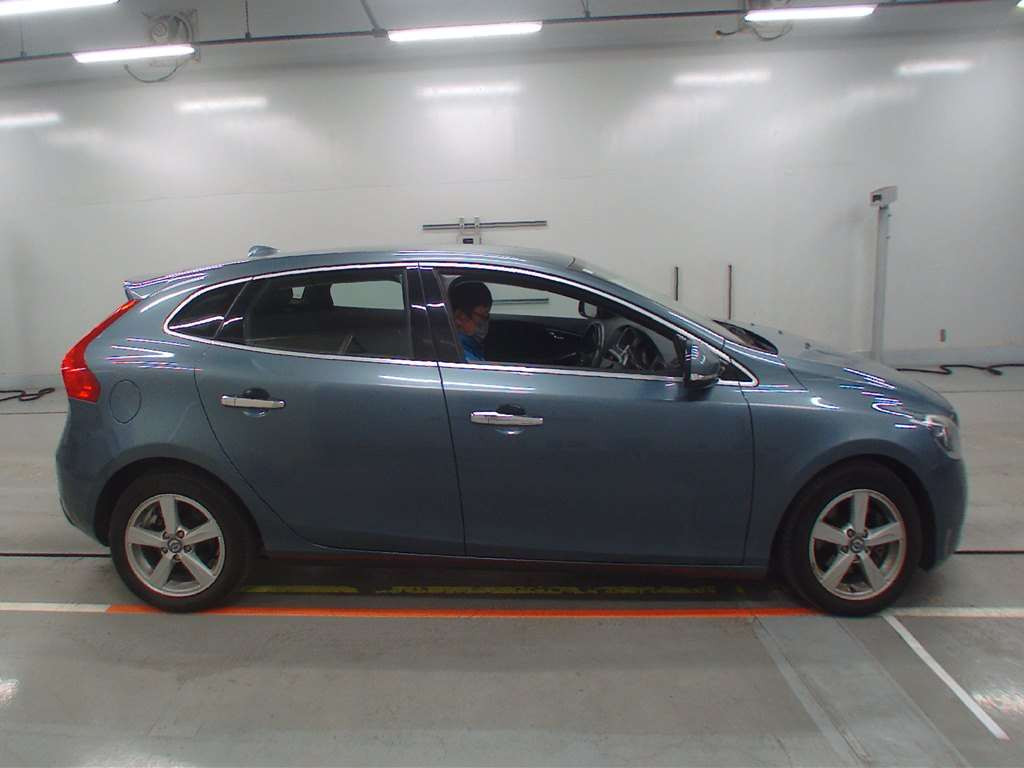 2014 Volvo V40 MB4164T[2]