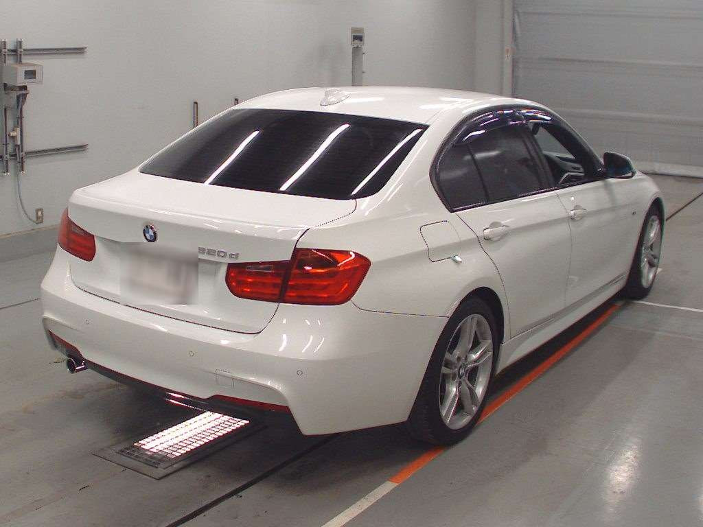 2013 BMW 3 Series 3D20[1]