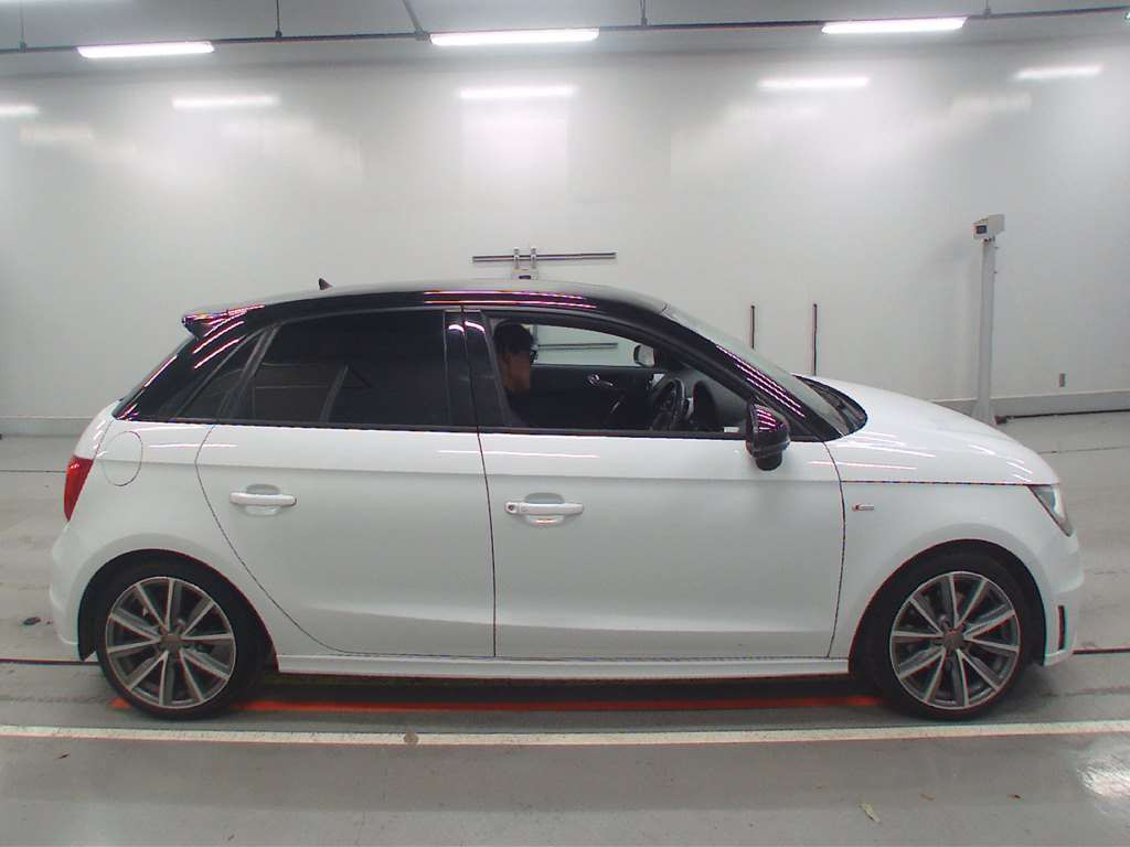 2014 Audi A1 Sportback 8XCAX[2]