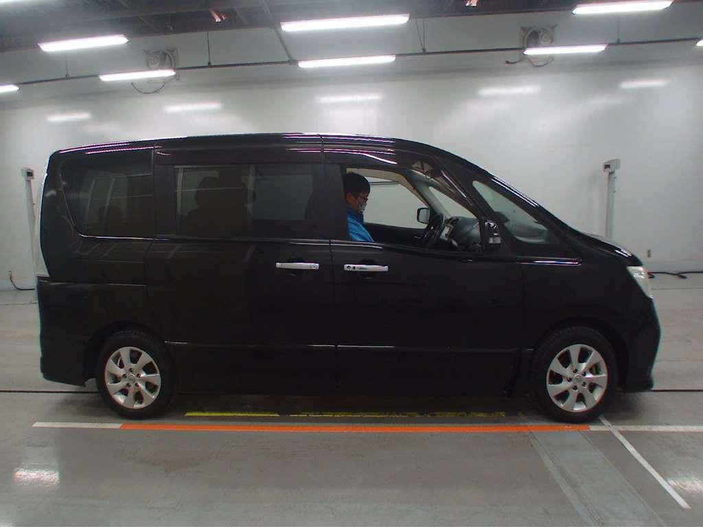 2011 Nissan Serena FC26[2]