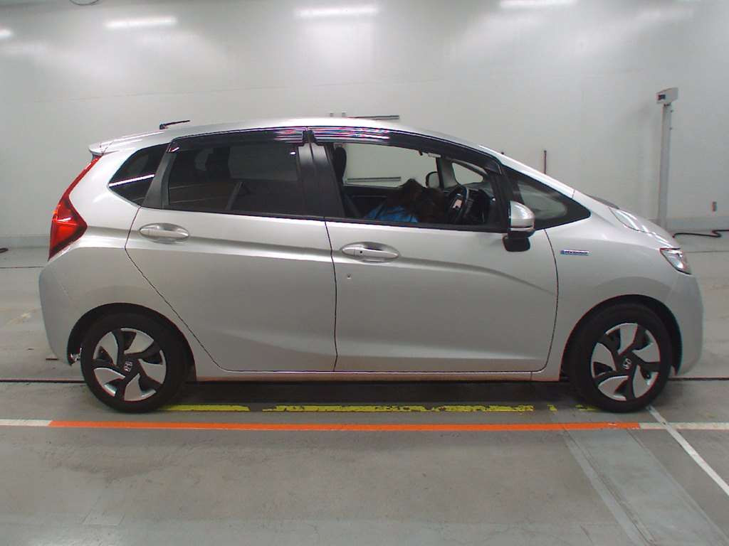 2013 Honda Fit Hybrid GP5[2]