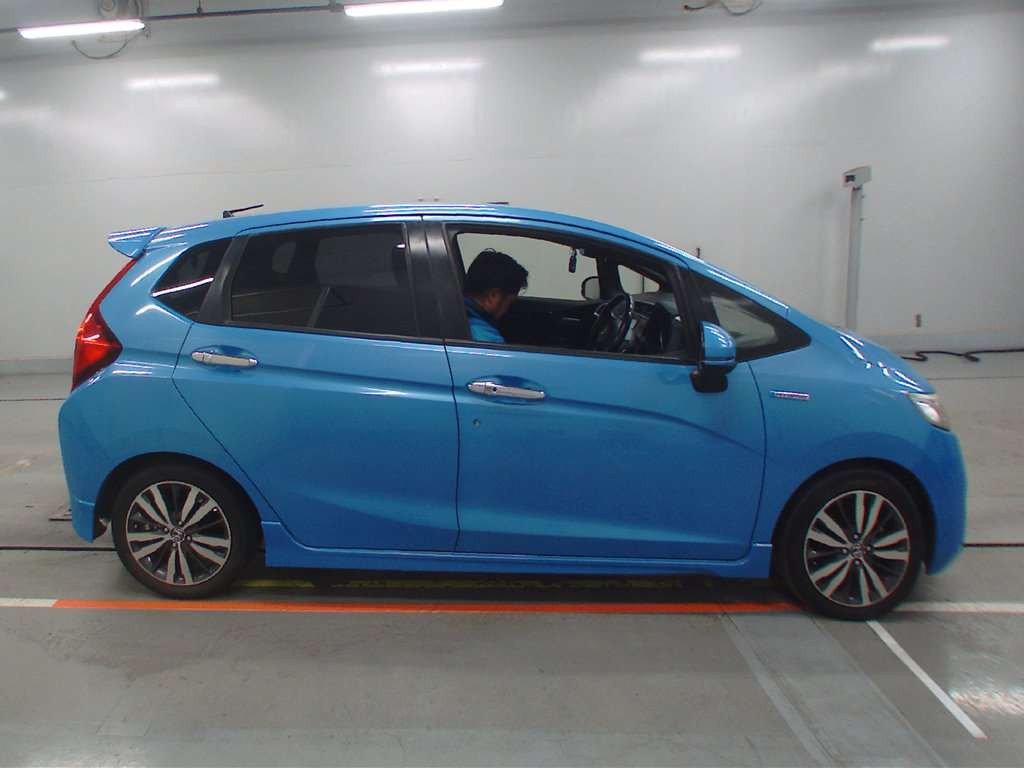 2014 Honda Fit Hybrid GP5[2]