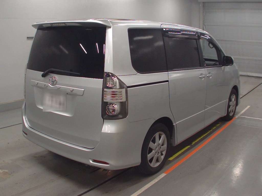 2007 Toyota Voxy ZRR70W[1]