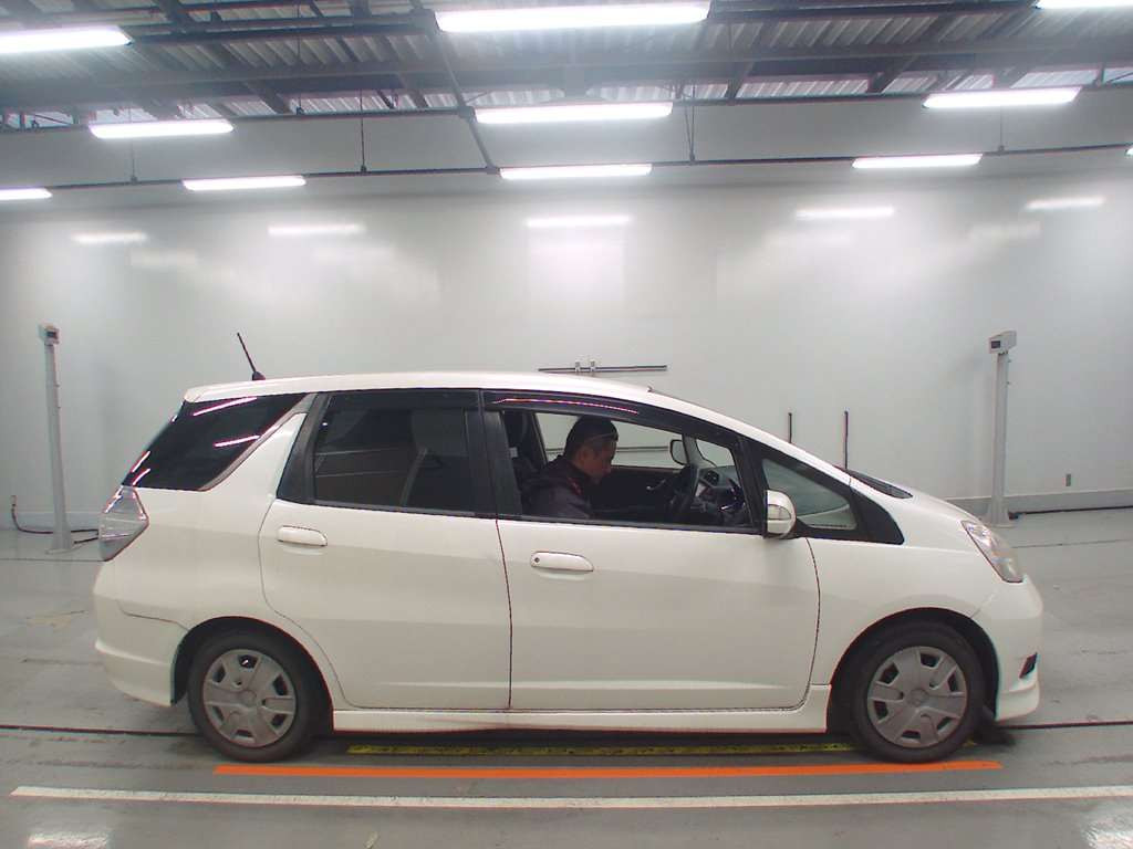 2012 Honda Fit Shuttle Hybrid GP2[2]