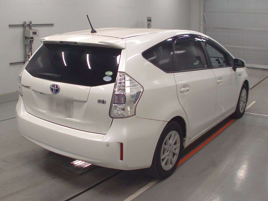 2012 Toyota Prius alpha ZVW40W[1]