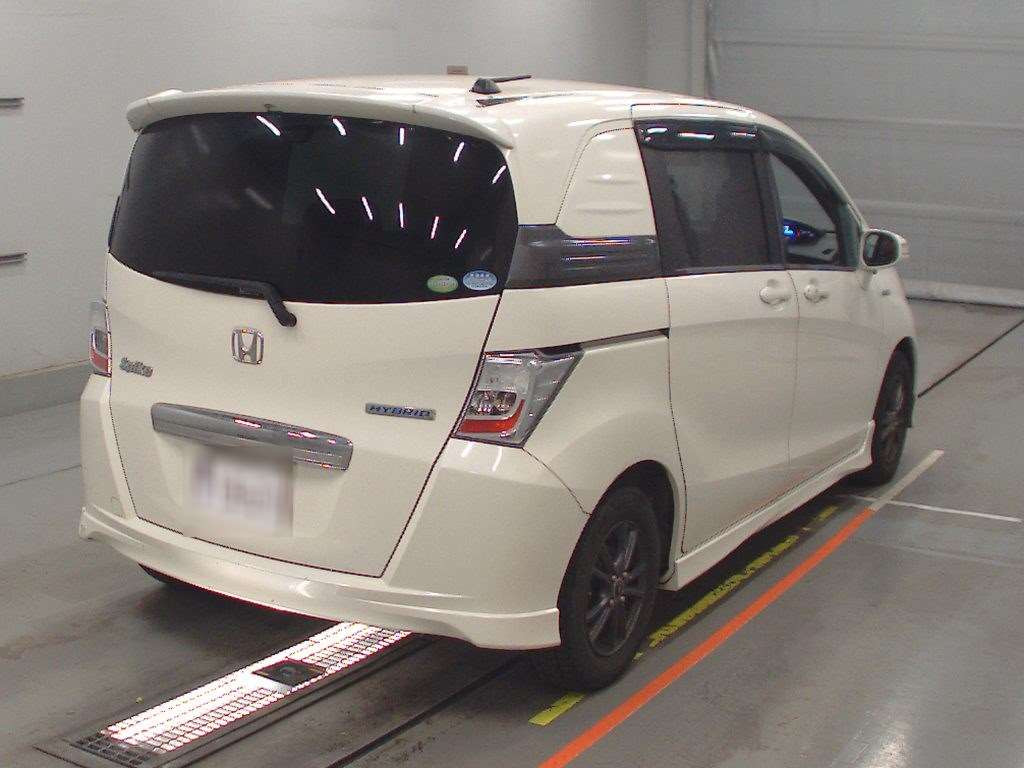 2011 Honda Freed hybrid GP3[1]