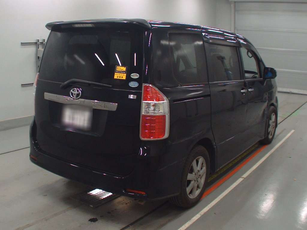 2009 Toyota Noah ZRR70W[1]