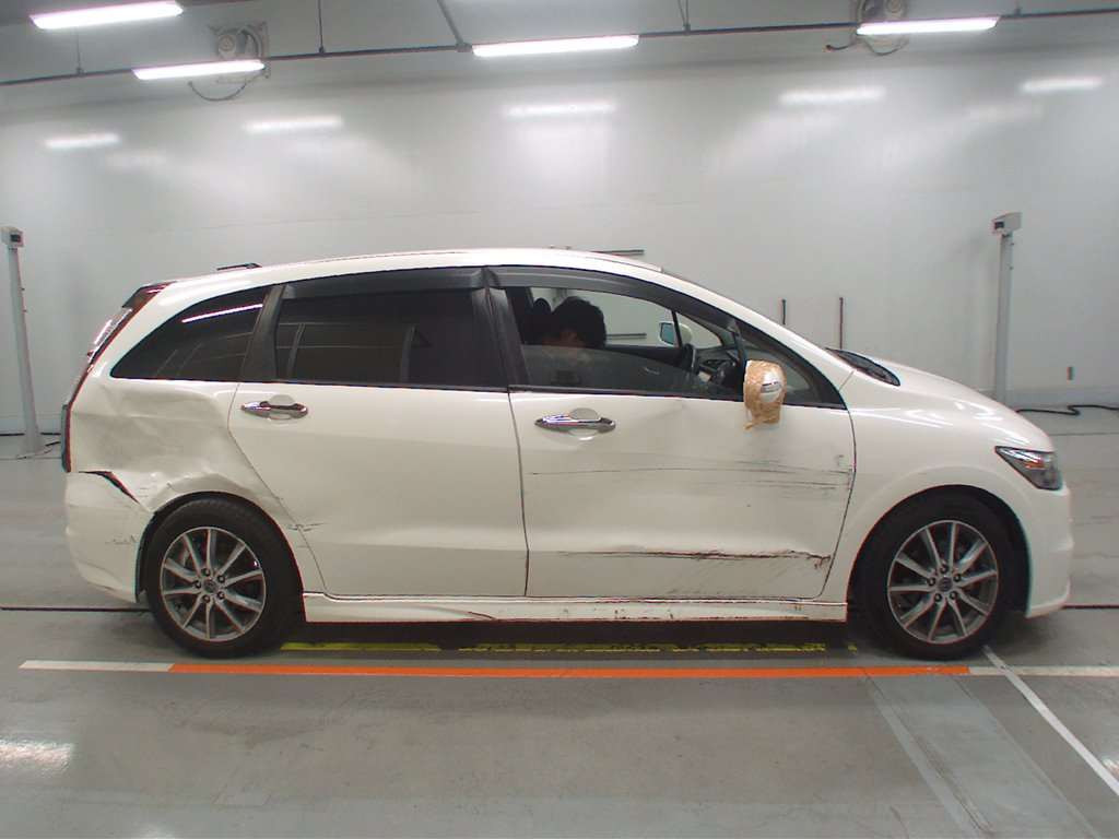 2012 Honda Stream RN8[2]