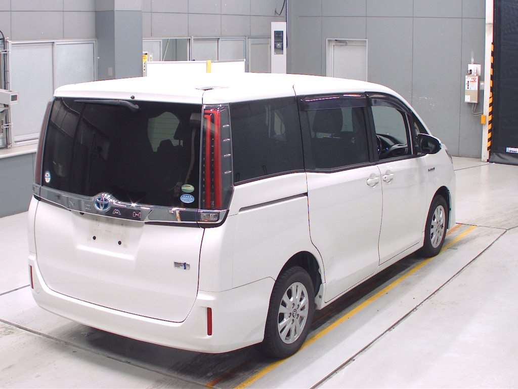 2018 Toyota Noah ZWR80G[1]