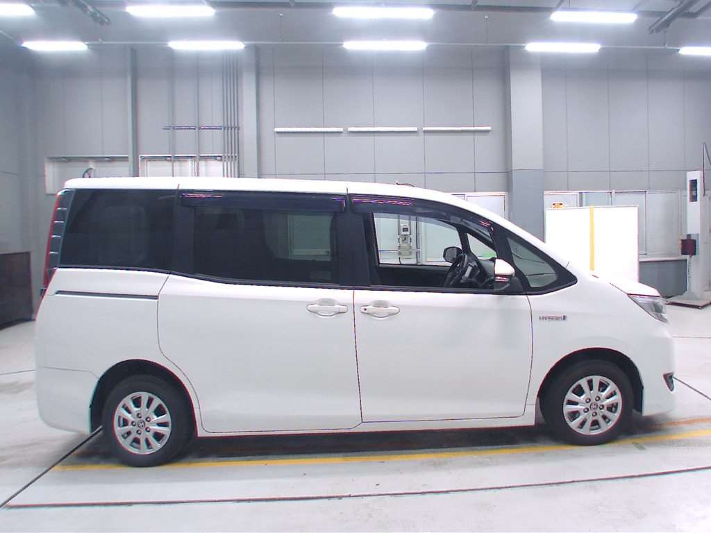 2018 Toyota Noah ZWR80G[2]