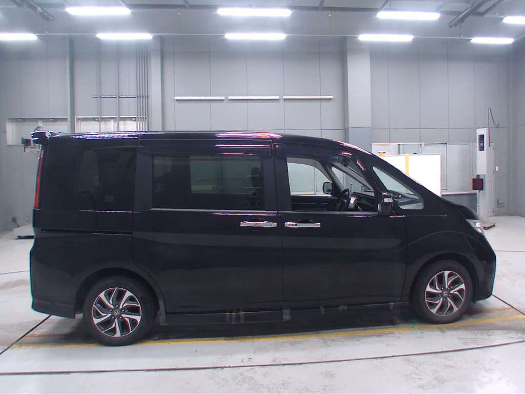 2015 Honda Step WGN Spada RP3[2]