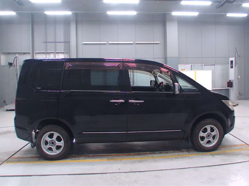 2010 Mitsubishi Delica D5 CV4W[2]