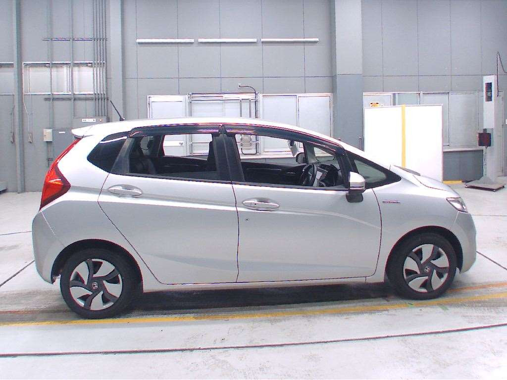 2015 Honda Fit Hybrid GP5[2]