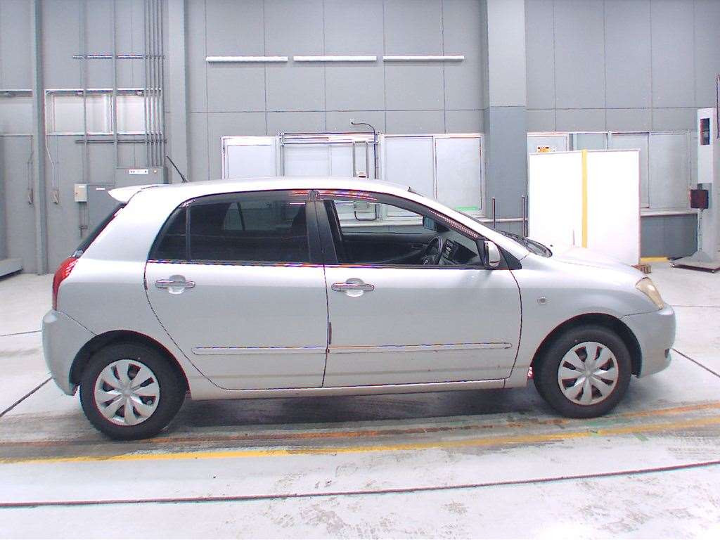 2004 Toyota Allex NZE121[2]