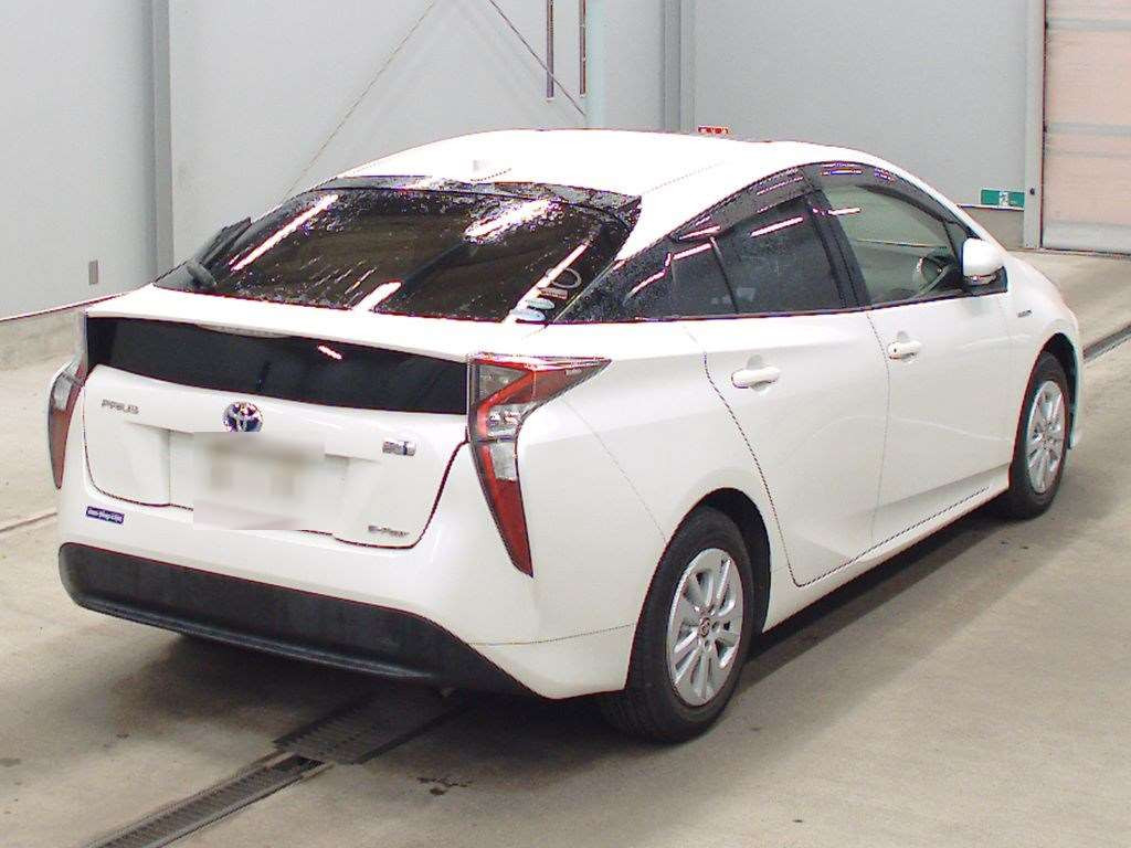 2016 Toyota Prius ZVW55[1]