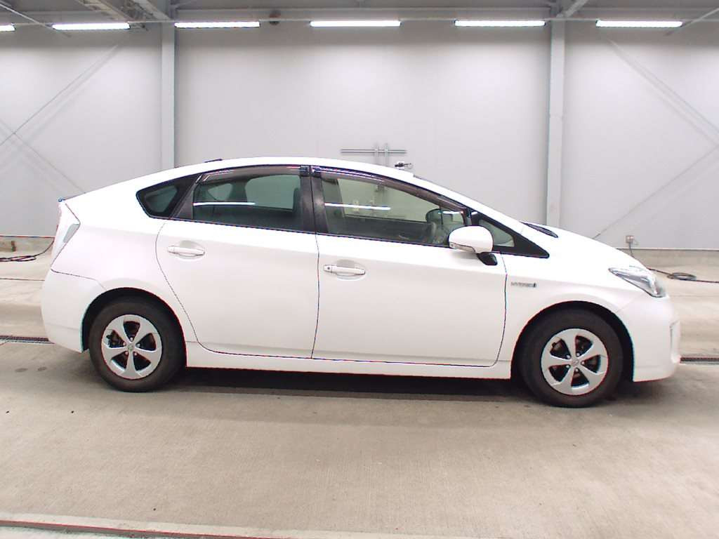 2012 Toyota Prius ZVW30[2]