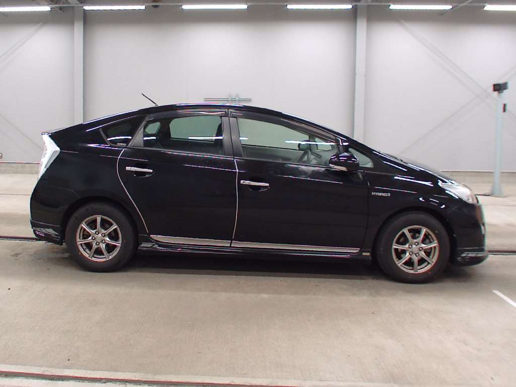 2011 Toyota Prius ZVW30[2]