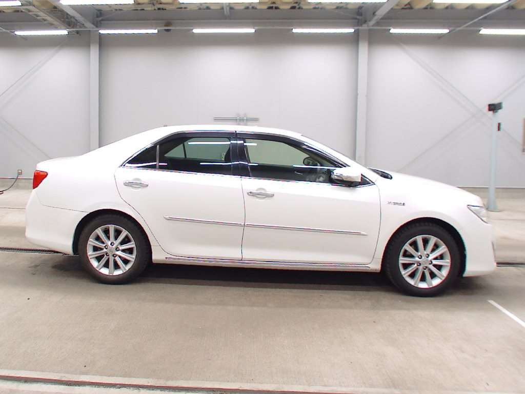 2014 Toyota Camry AVV50[2]