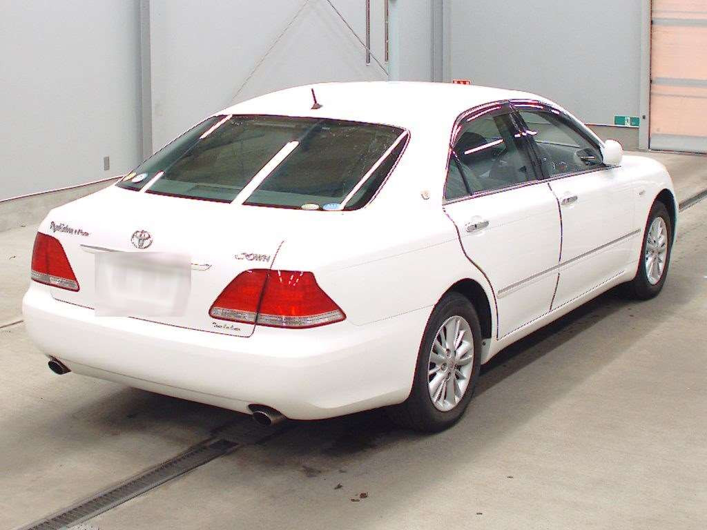 2005 Toyota Crown GRS183[1]