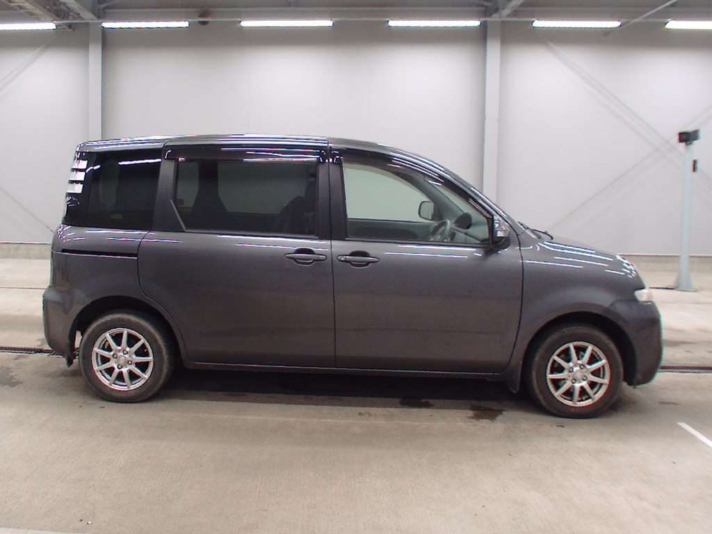 2008 Toyota Sienta NCP85G[2]