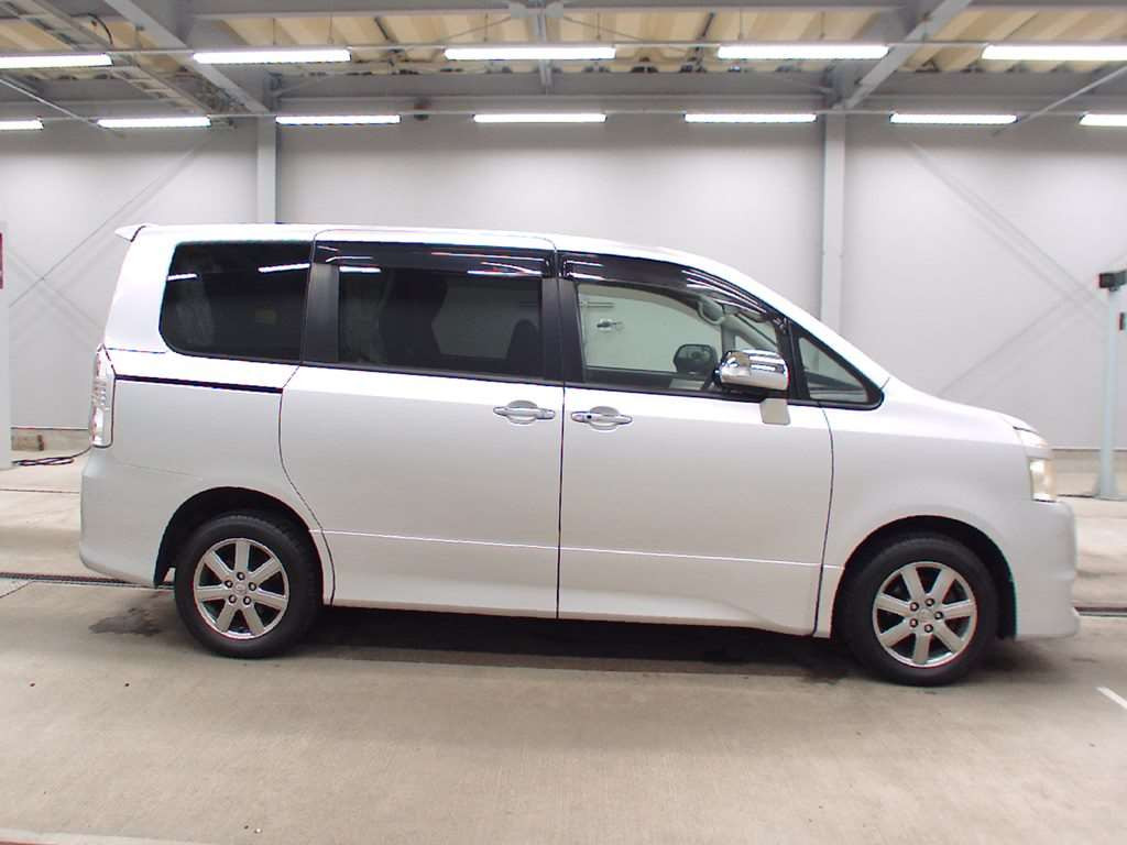 2009 Toyota Voxy ZRR75W[2]