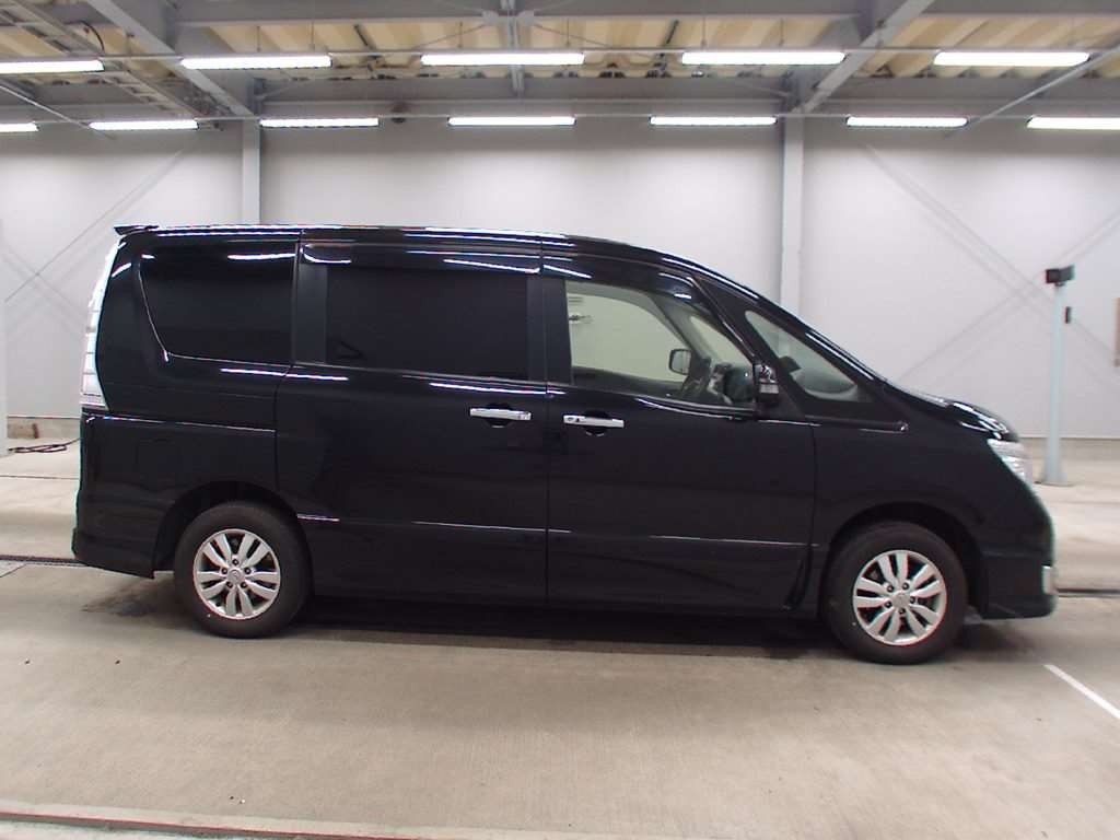 2014 Nissan Serena FNC26[2]