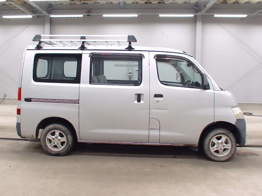 2012 Toyota Liteace Van S412M[2]