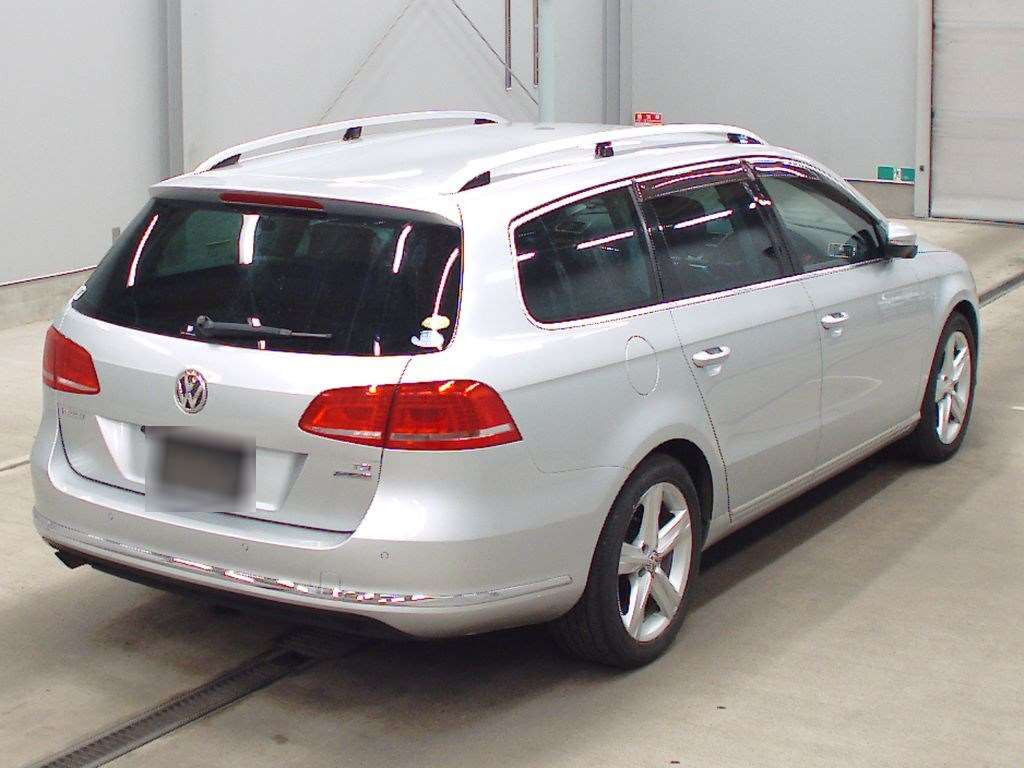 2011 Volkswagen Passat Variant 3CCAX[1]