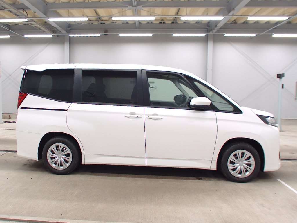 2024 Toyota Noah ZWR90W[2]