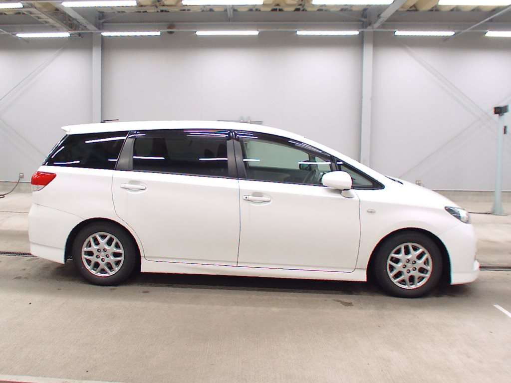 2010 Toyota Wish ZGE25G[2]