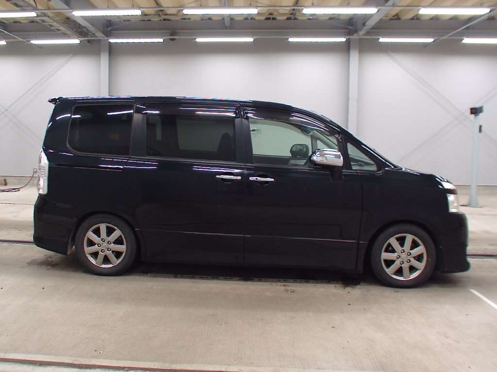 2010 Toyota Voxy ZRR75W[2]