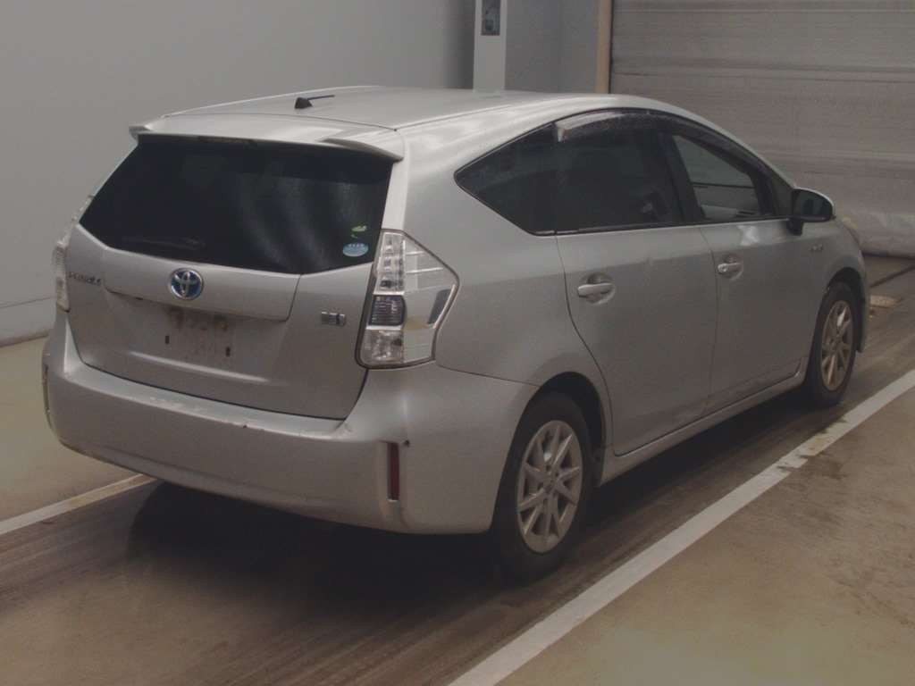 2014 Toyota Prius alpha ZVW41W[1]