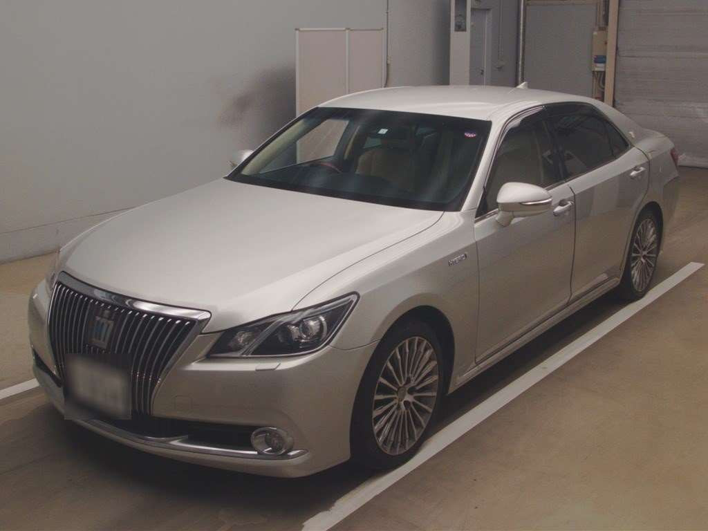 2016 Toyota Crown Majesta GWS214[0]