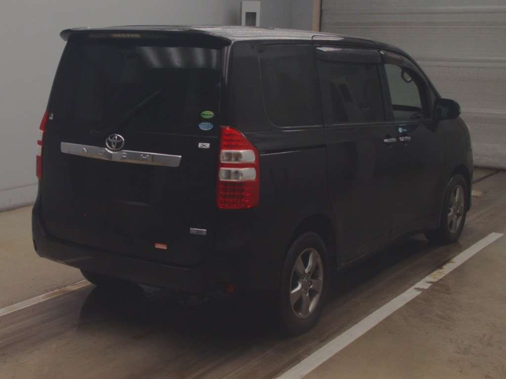 2013 Toyota Noah ZRR75G[1]