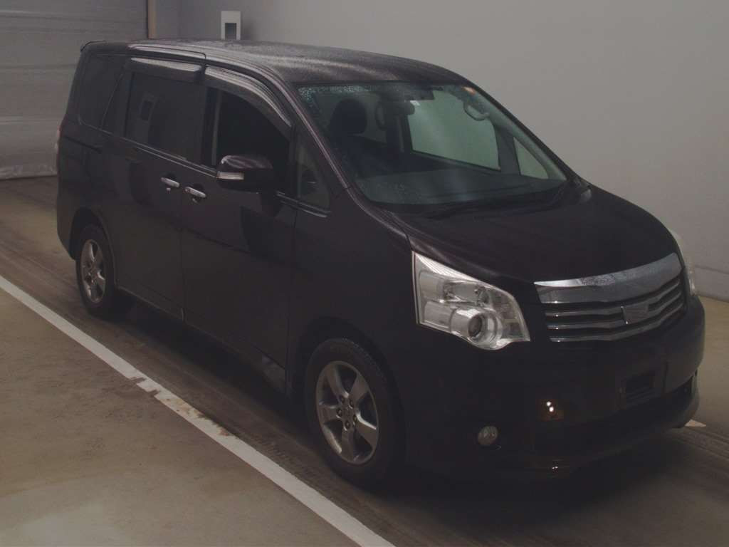 2013 Toyota Noah ZRR75G[2]