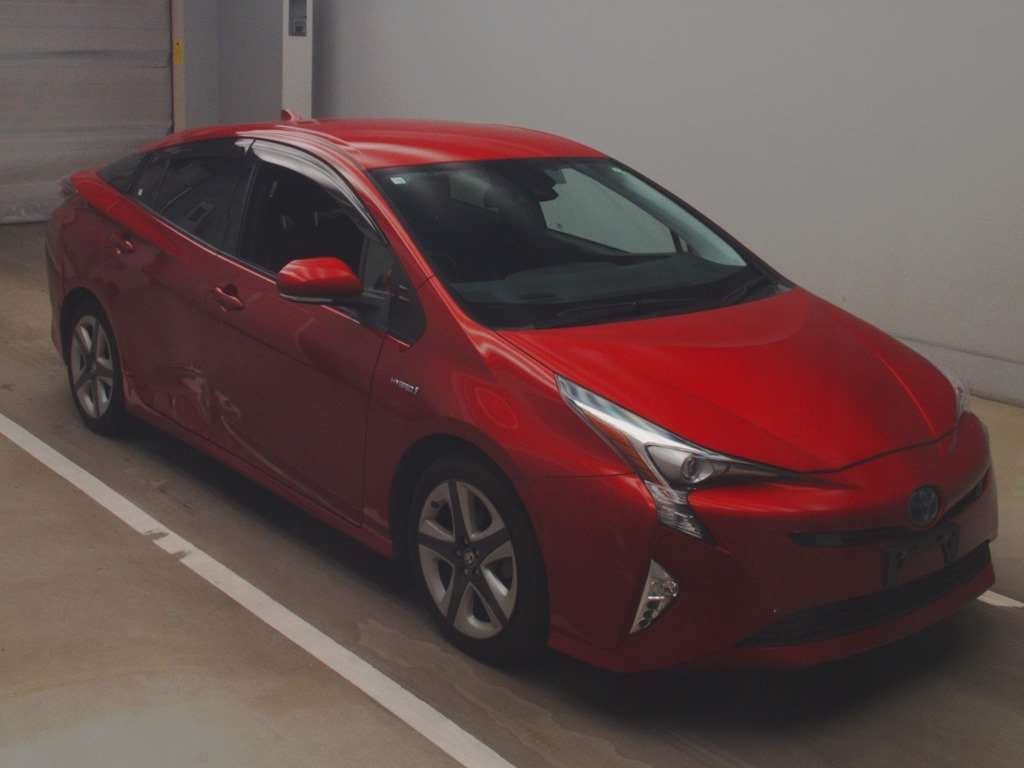 2016 Toyota Prius ZVW51[2]