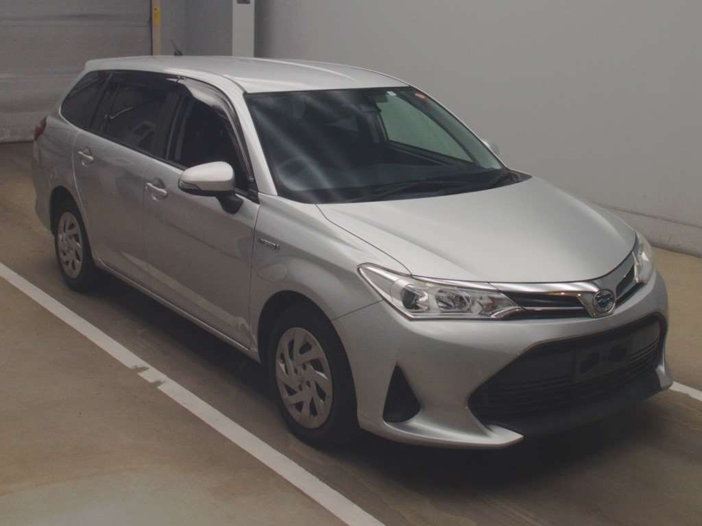 2017 Toyota Corolla Fielder NKE165G[2]