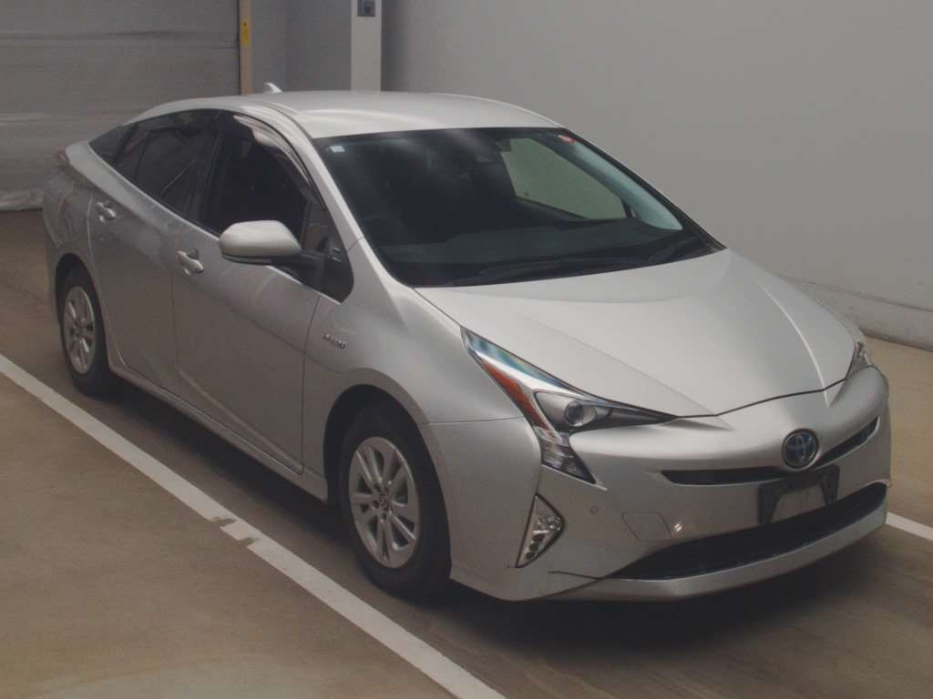 2018 Toyota Prius ZVW50[2]