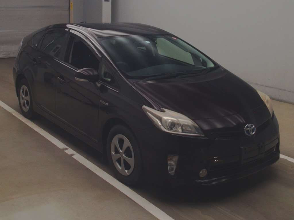 2013 Toyota Prius ZVW30[2]