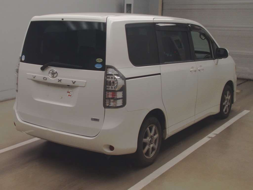 2010 Toyota Voxy ZRR70G[1]