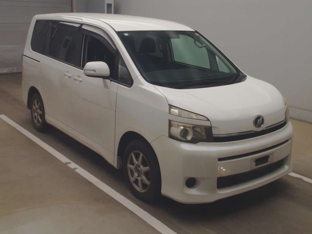 2010 Toyota Voxy ZRR70G[2]