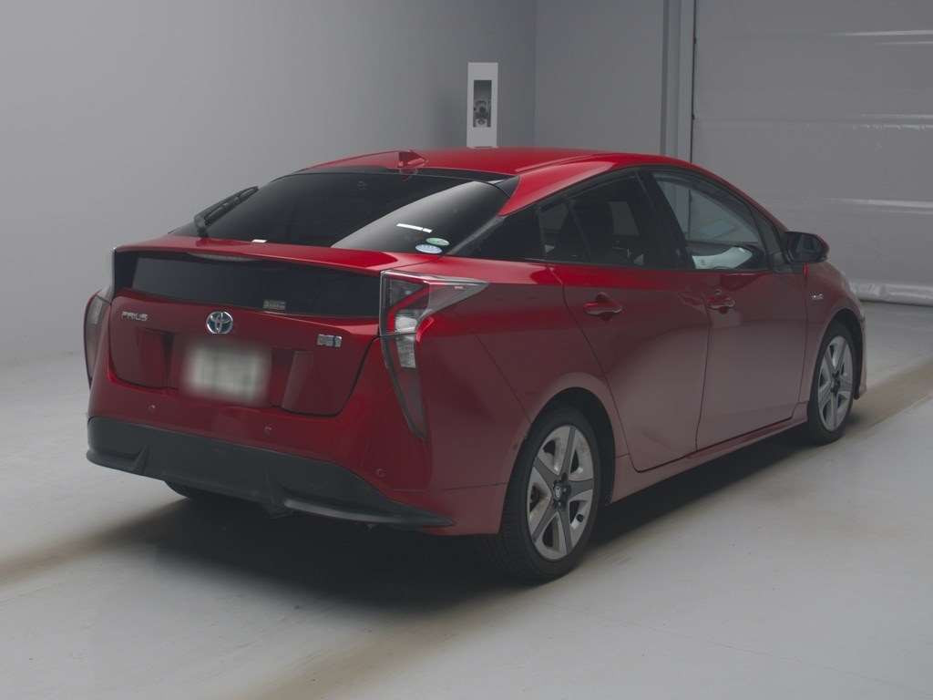 2016 Toyota Prius ZVW51[1]