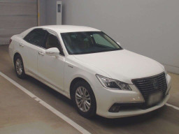 2014 Toyota Crown Hybrid