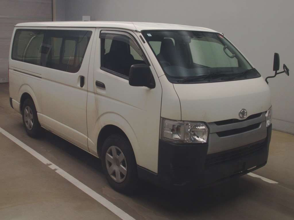 2015 Toyota Hiace Van TRH200V[2]