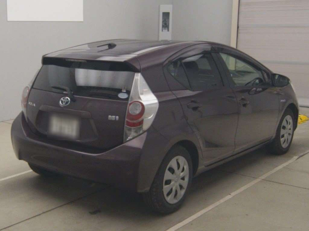 2014 Toyota Aqua NHP10[1]